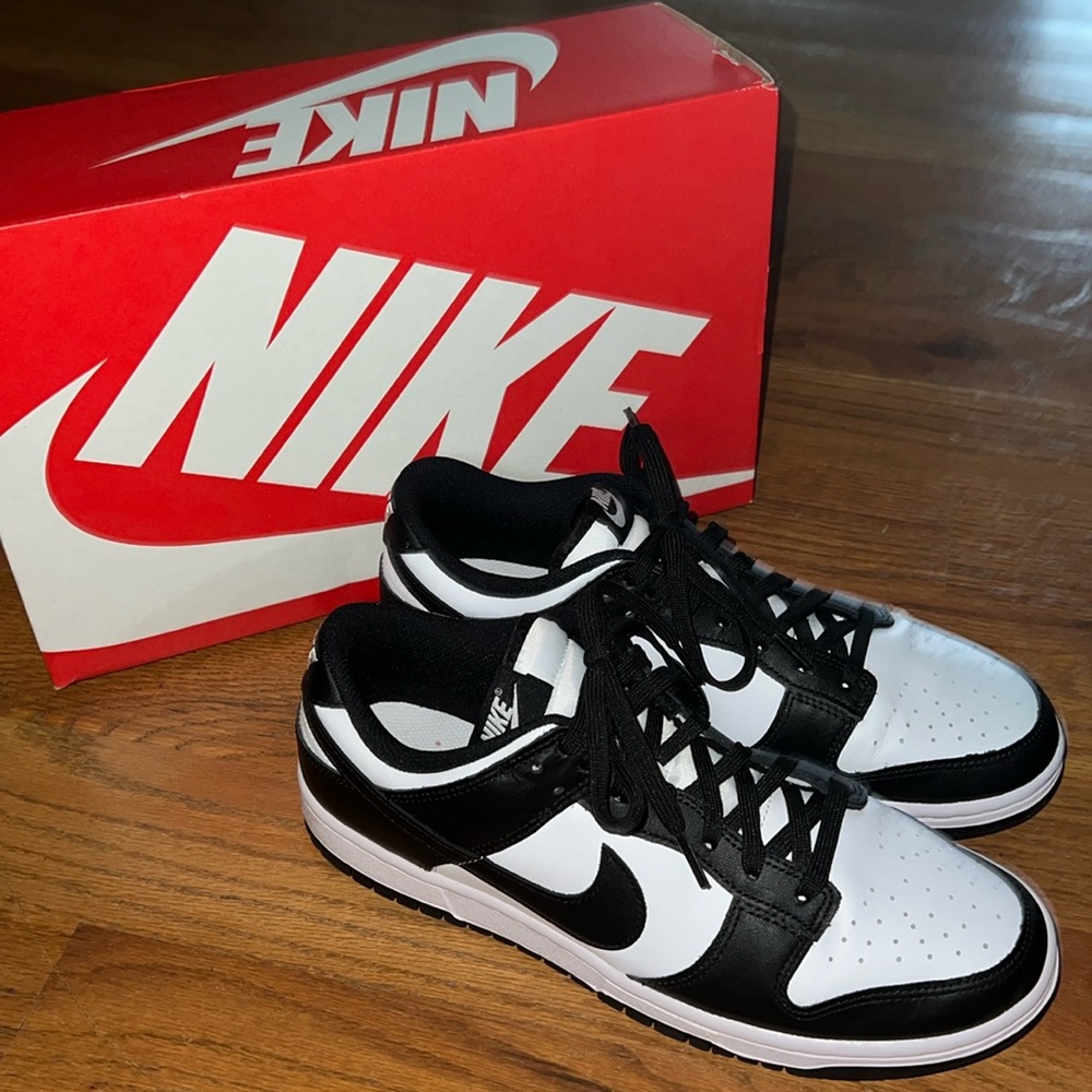 Nike dunks panda women’s 10 men’s 8.5 NEW NIB black and white.